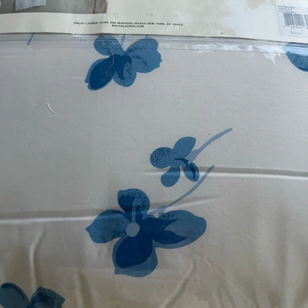 Ralph Lauren Georgica Blue White Comforter. Full/Queen size.